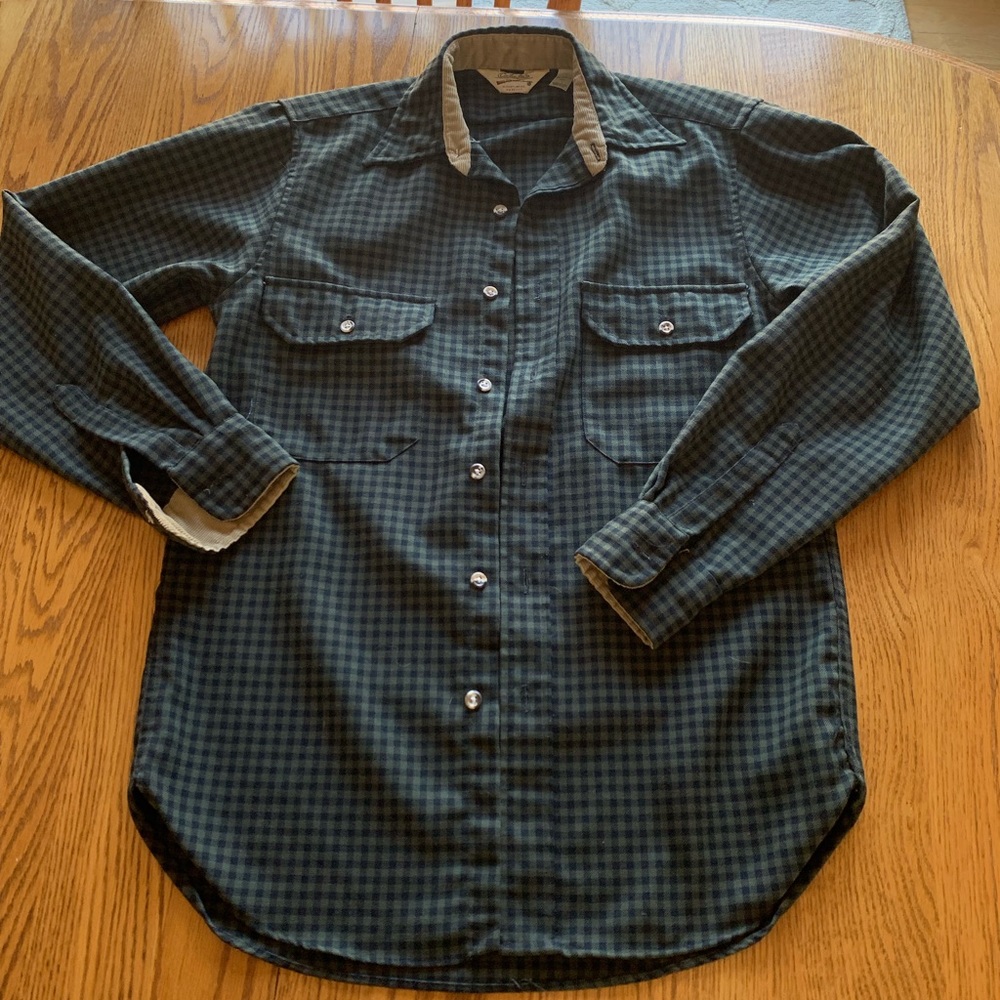 Cabela’s Green Polyester Button Up